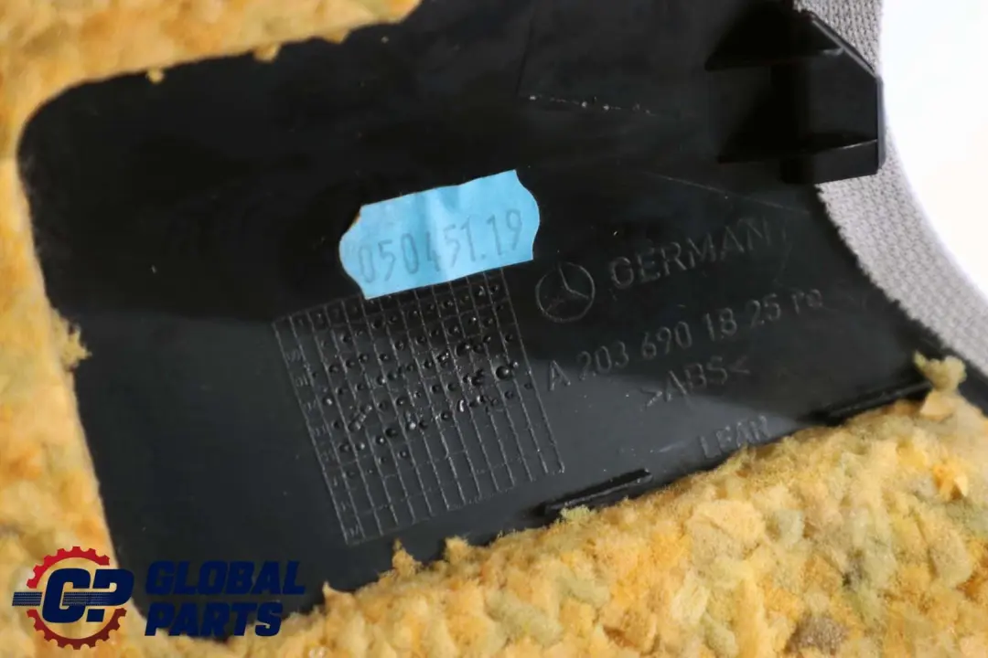 Lewa osłona słupka C szara do Mercedes C W203 o numerze A2036901825 Mercedes C W203 Lewa osłona słupka C szara - SKU A2036901825 - Numer Części A2036901825