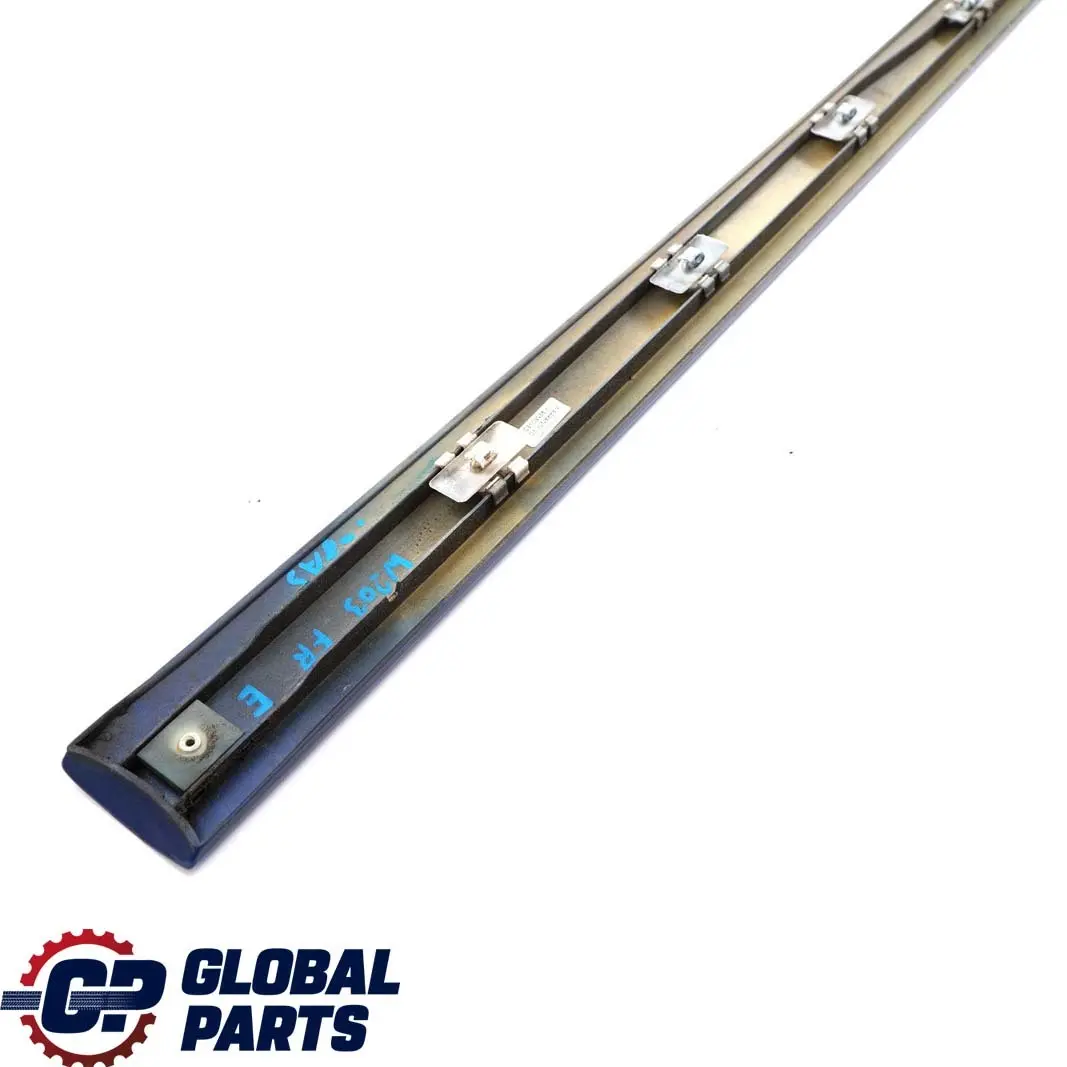 Striscia rivestimento porta anteriore destra Jaspisblau Blu - 345 per Mercedes W203 con numero di parte A2036902262 Mercedes W203 Striscia rivestimento porta anteriore destra Jaspisblau Blu - 345 - SKU A2036902262-JAS - Numero di parte A2036902262