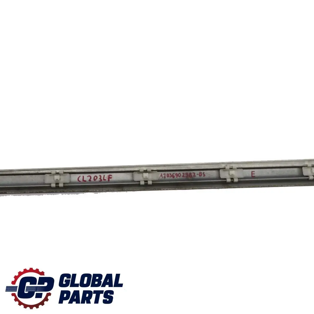 Puerta Delantera Izquierda Banda De Moldura Plata Brillante 744 para Mercedes CL203 con número de pieza A2036902982 Mercedes CL203 Puerta Delantera Izquierda Banda De Moldura Plata Brillante 744 - SKU A2036902982-BS - Número de pieza A2036902982