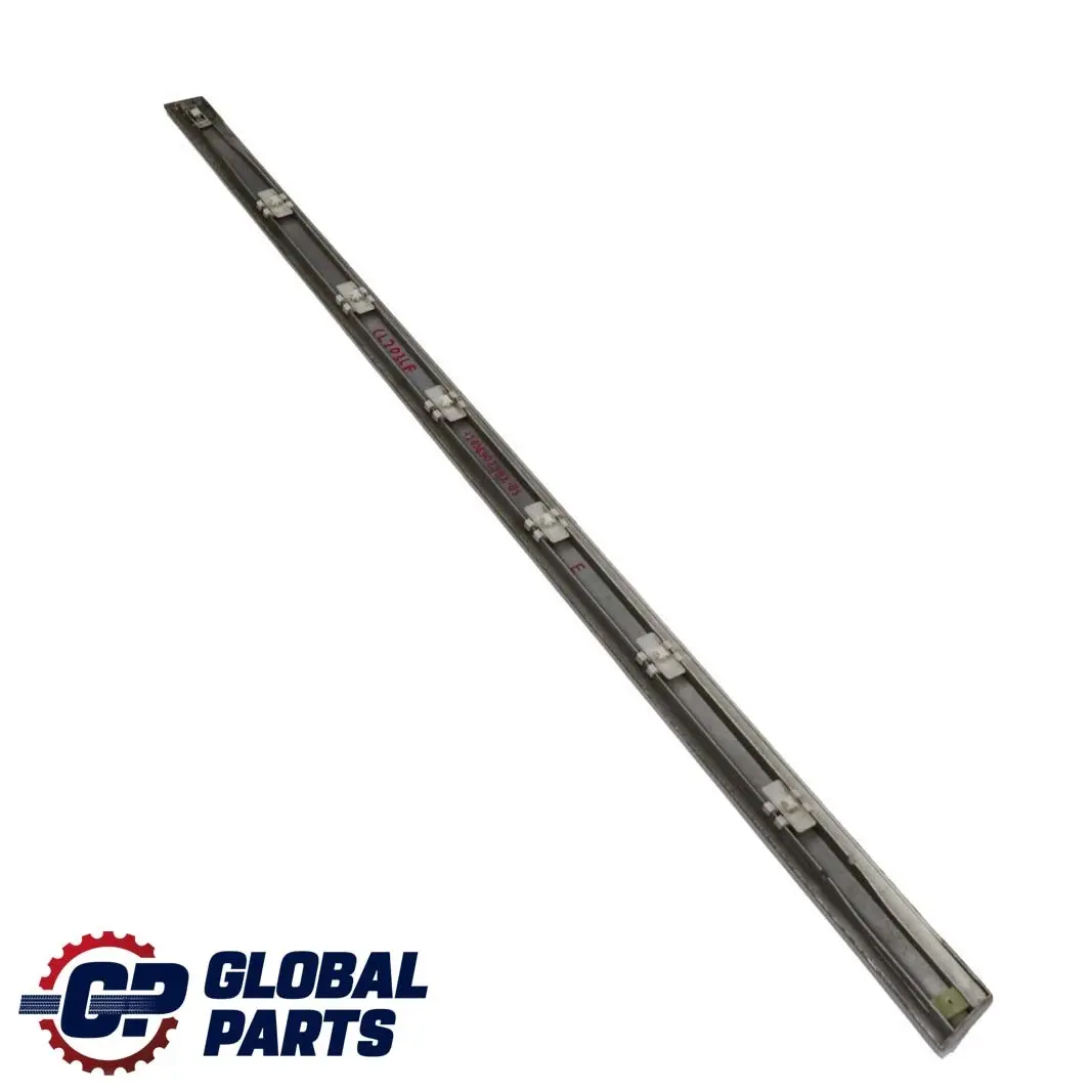 Mercedes-Benz CL203 Coupe Sport Porte avant Gauche Moulage Argent Brillant 744 pour à propos du numéro de pièce A2036902982 Mercedes-Benz CL203 Coupe Sport Porte avant Gauche Moulage Argent Brillant 744 - SKU A2036902982-BS - Numéro de pièce A2036902982