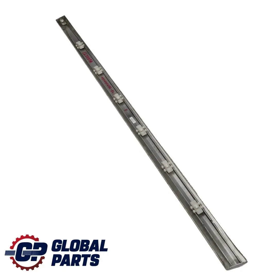 Mercedes-Benz CL203 Puerta Delantera Derecha Moldura Tira Plata Brillante para con número de pieza A2036903082 Mercedes-Benz CL203 Puerta Delantera Derecha Moldura Tira Plata Brillante - SKU A2036903082-BS - Número de pieza A2036903082