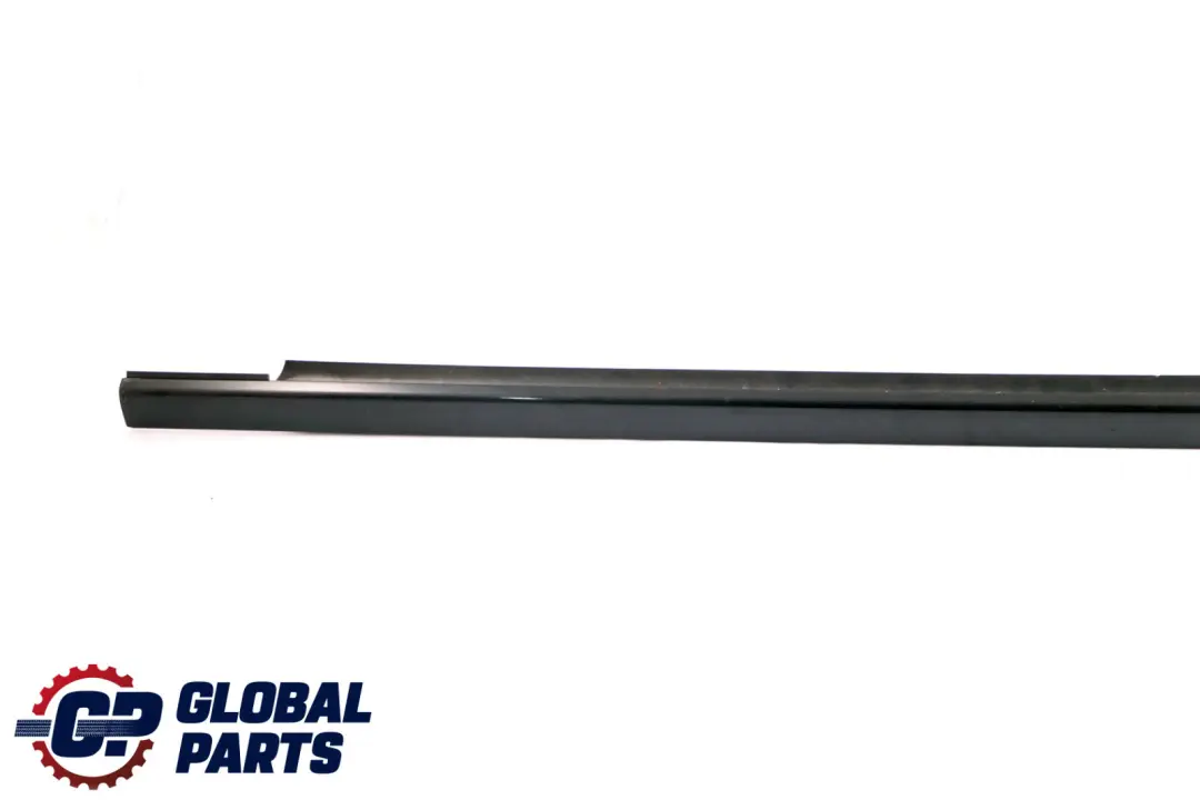 Delantero Derecho Puerta Ventana Guarnicion Moldura para Mercedes CLC-Class CL203 con número de pieza A2036903280 Mercedes CLC-Class CL203 Delantero Derecho Puerta Ventana Guarnicion Moldura - SKU A2036903280 - Número de pieza A2036903280