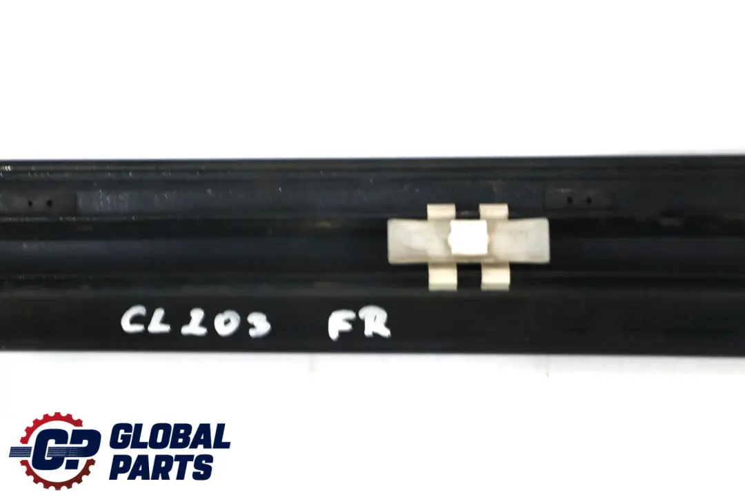 Striscia di rivestimento anteriore destro Nero ossidiana 197U per Mercedes CLC CL203 con numero di parte A2036903682 Mercedes CLC CL203 Striscia di rivestimento anteriore destro Nero ossidiana 197U - SKU A2036903682-OB - Numero di parte A2036903682