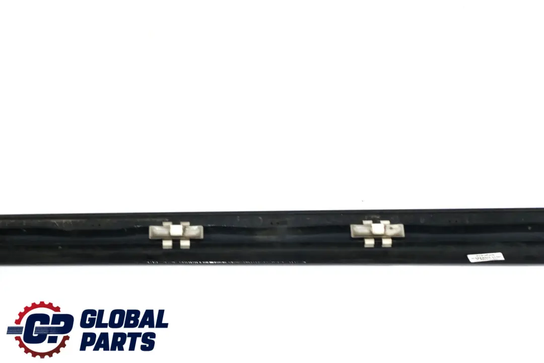 Delantero Derecho Molding Tira Obsidiana Negro 197U para Mercedes CLC CL203 con número de pieza A2036903682 Mercedes CLC CL203 Delantero Derecho Molding Tira Obsidiana Negro 197U - SKU A2036903682-OB - Número de pieza A2036903682