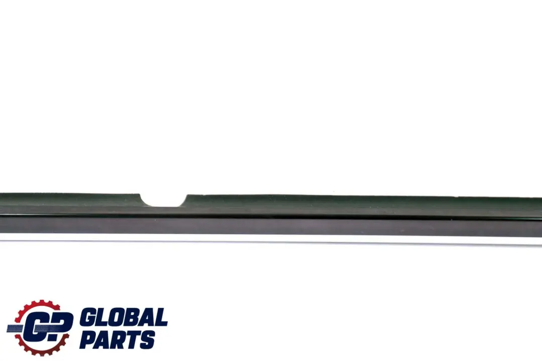  Mercedes-Benz W203 Porte Arriere Droite Fenetre Schachtabdichtung - SKU A2036903880 - Numéro de pièce A2036903880