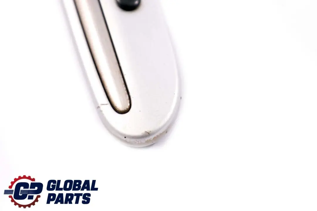 Lewa Listwa Błotnika Srebrna do Mercedes C W203 o numerze A2036904762 Mercedes C W203 Lewa Listwa Błotnika Srebrna - SKU A2036904762-BS - Numer Części A2036904762