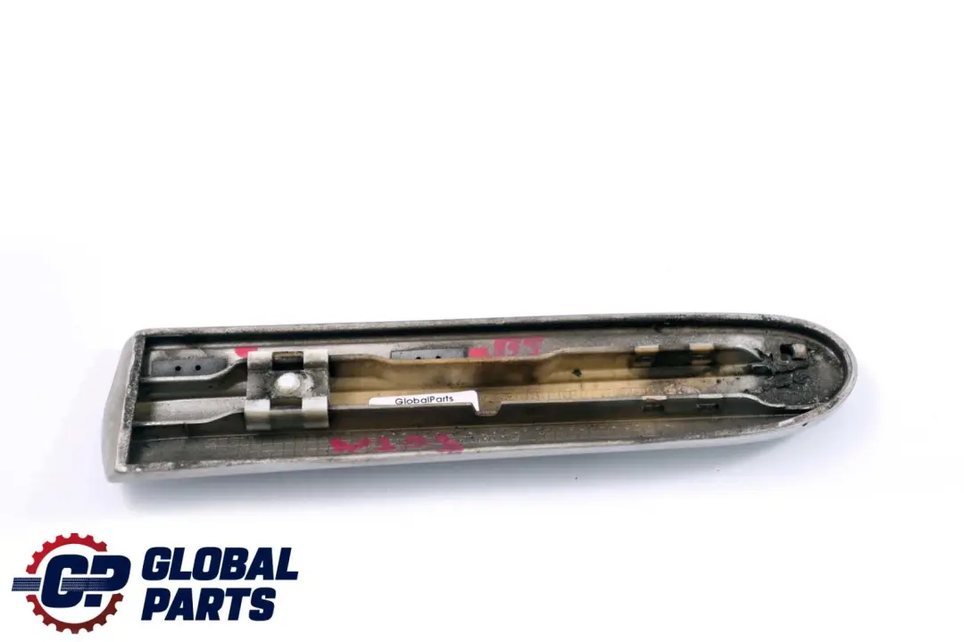 Lewa Listwa Błotnika Srebrna do Mercedes C W203 o numerze A2036904762 Mercedes C W203 Lewa Listwa Błotnika Srebrna - SKU A2036904762-BS - Numer Części A2036904762