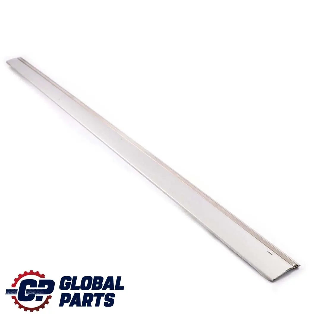 Striscia di rivestimento anteriore sinistra Argento brillante 744 per Mercedes W203 con numero di parte A2036904962 Mercedes W203 Striscia di rivestimento anteriore sinistra Argento brillante 744 - SKU A2036904962-BS - Numero di parte A2036904962