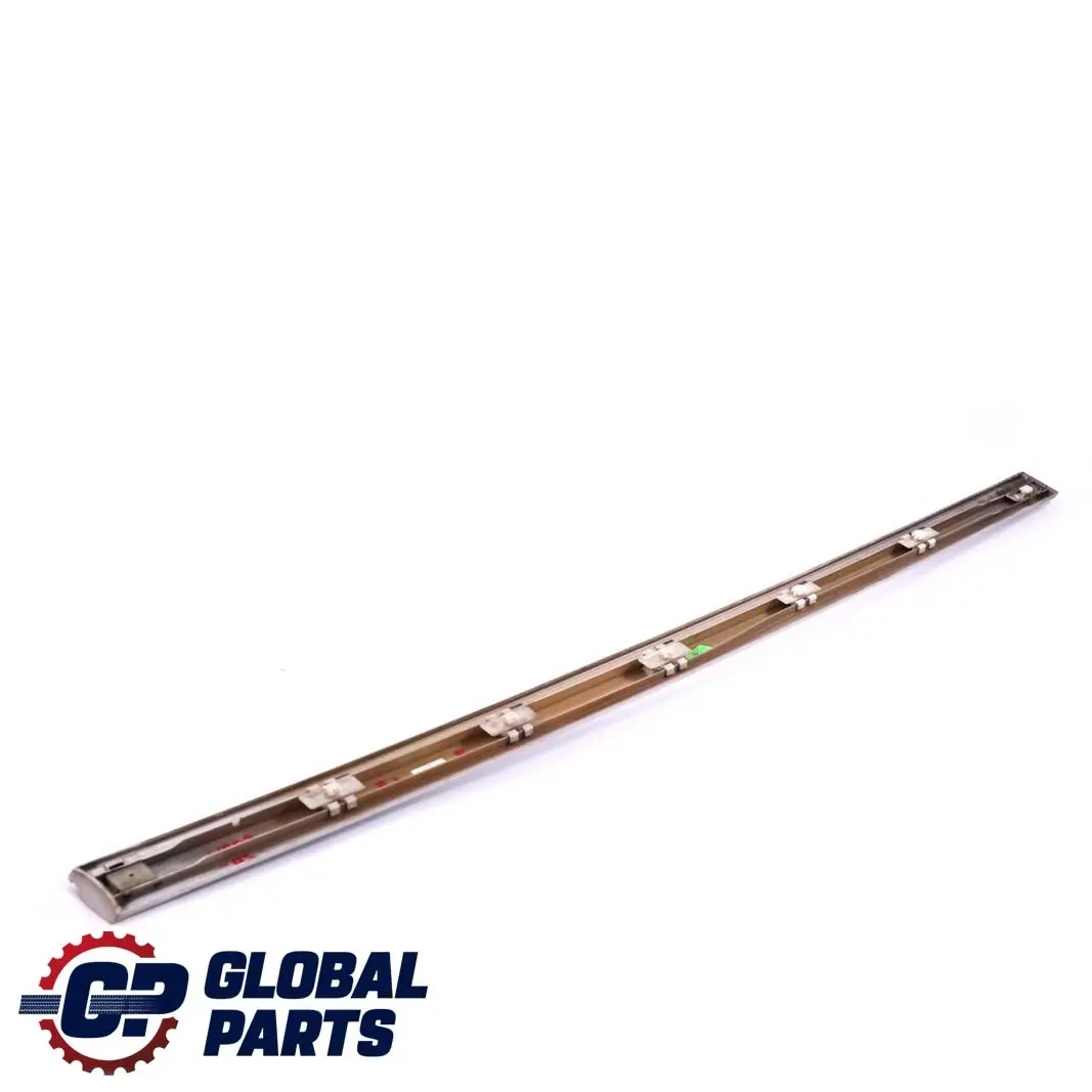 Striscia di rivestimento anteriore sinistra Argento brillante 744 per Mercedes W203 con numero di parte A2036904962 Mercedes W203 Striscia di rivestimento anteriore sinistra Argento brillante 744 - SKU A2036904962-BS - Numero di parte A2036904962