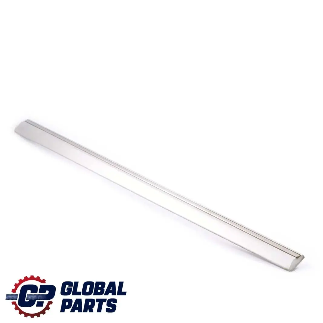 Moldura de puerta delantera derecha Plata brillante 744 para Mercedes W203 con número de pieza A2036905062 Mercedes W203 Moldura de puerta delantera derecha Plata brillante 744 - SKU A2036905062-BS - Número de pieza A2036905062