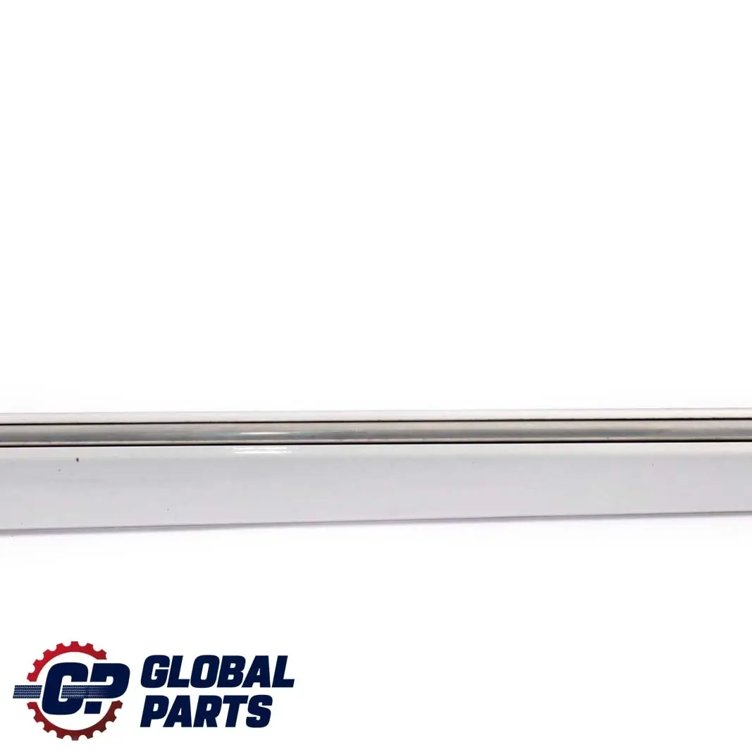 Moldura de puerta delantera derecha Plata brillante 744 para Mercedes W203 con número de pieza A2036905062 Mercedes W203 Moldura de puerta delantera derecha Plata brillante 744 - SKU A2036905062-BS - Número de pieza A2036905062