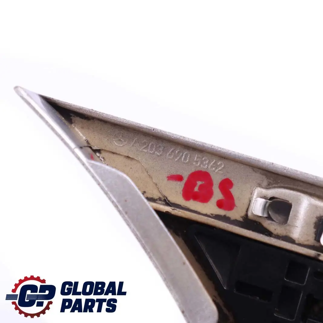 Guardabarros Trasero Izquierdo Moldura Tira Panel Plata Brillante para Mercedes W203 con número de pieza A2036905362 Mercedes W203 Guardabarros Trasero Izquierdo Moldura Tira Panel Plata Brillante - SKU A2036905362-BS - Número de pieza A2036905362