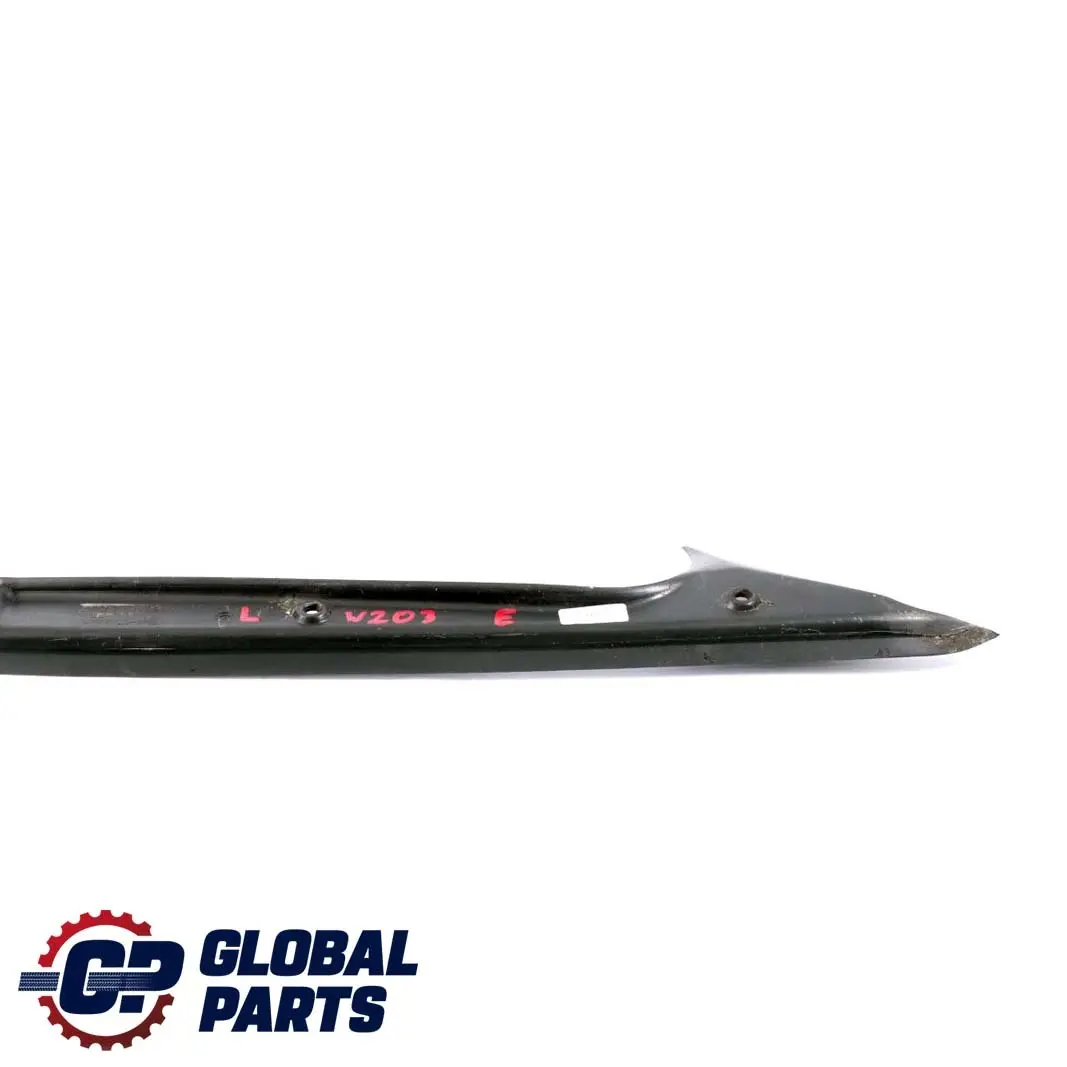 Clase C W203 Porton trasero izquierdo Tapa embellecedora para Mercedes con número de pieza A2036931333 Mercedes Clase C W203 Porton trasero izquierdo Tapa embellecedora - SKU A2036931333 - Número de pieza A2036931333