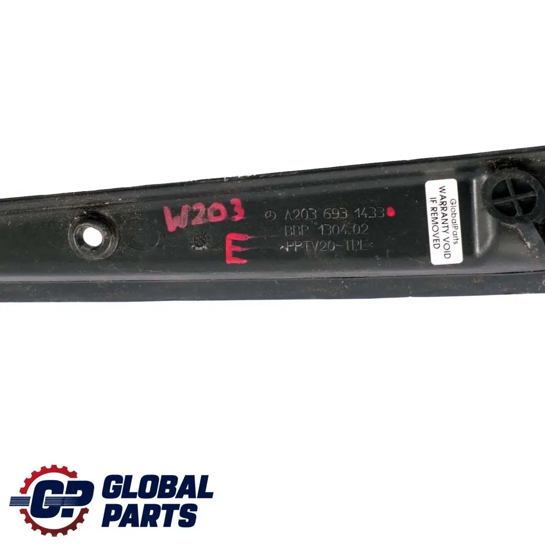 Mercedes Classe C W203 Portellone posteriore destro O/S Cover Trim - SKU A2036931433 - Numero di parte A2036931433