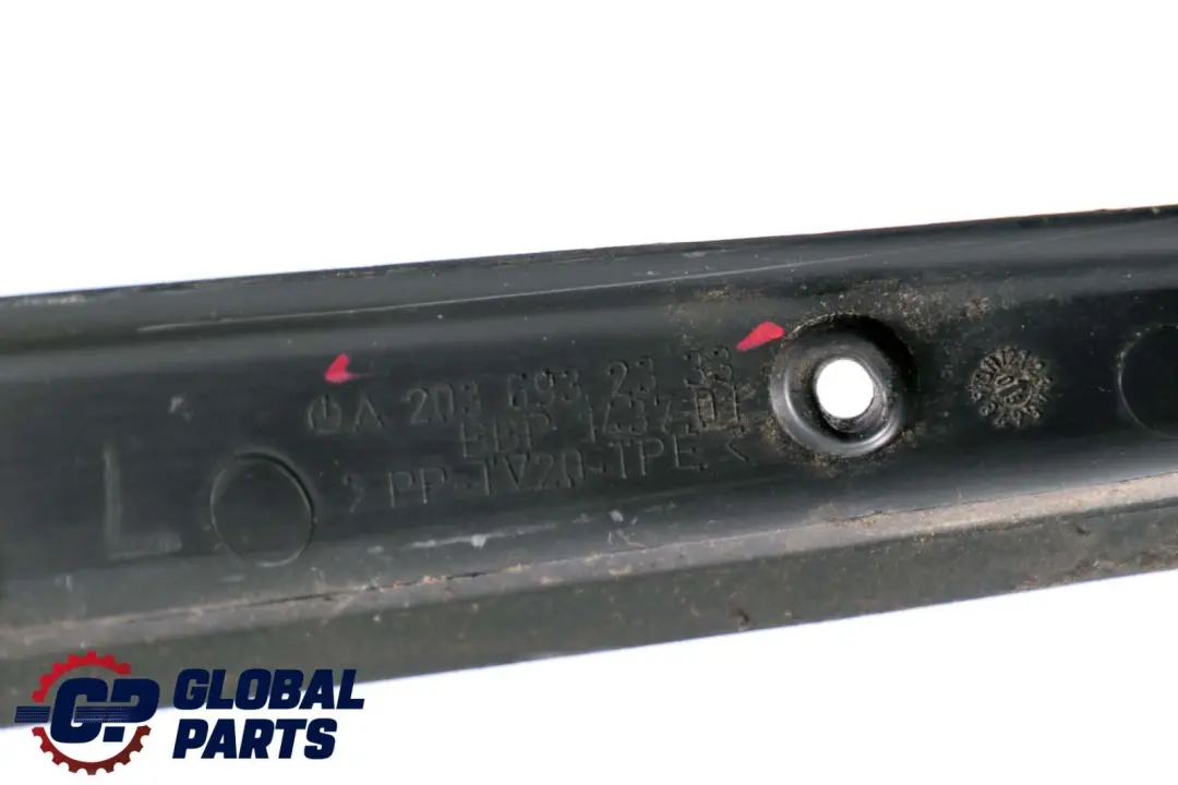 Benz Classe C W203 Portellone Posteriore Sinistra Copertura per Mercedes con numero di parte A2036932333 Mercedes Benz Classe C W203 Portellone Posteriore Sinistra Copertura - SKU A2036932333 - Numero di parte A2036932333