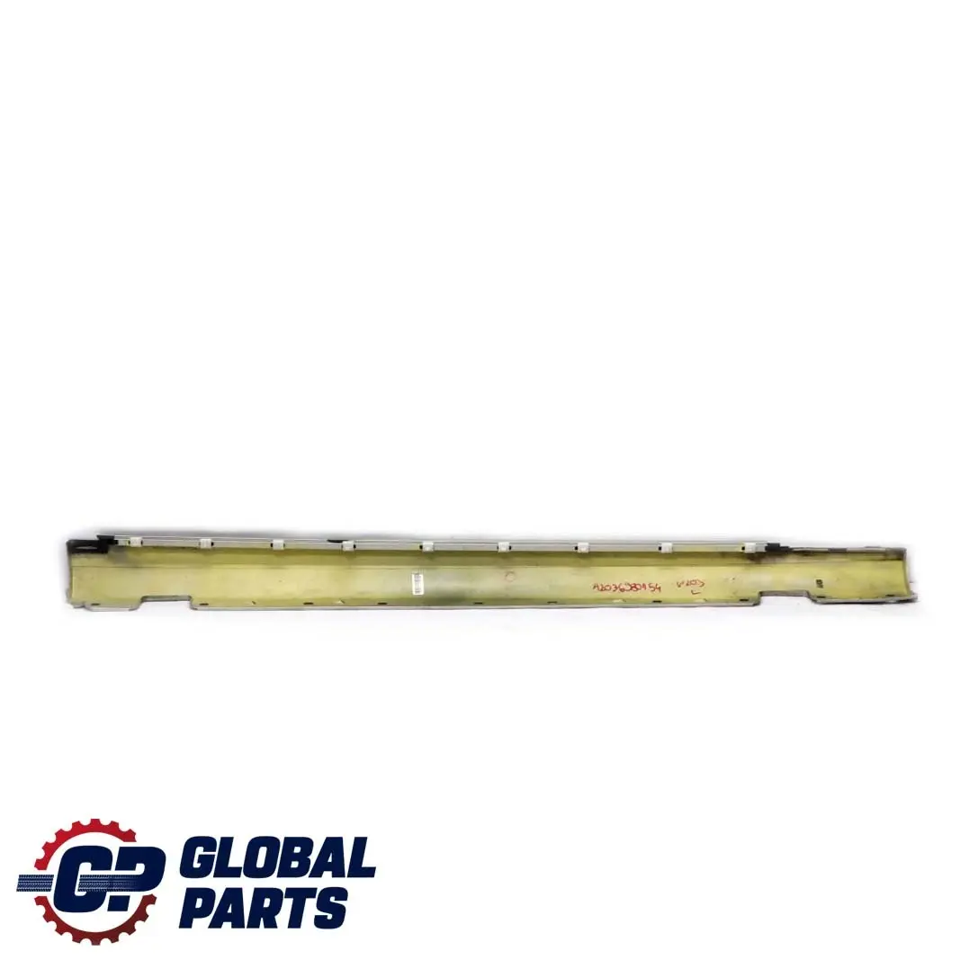 Cubre Umbral Puerta Lateral Faldon Izquierdo Brilliant Silver 744 para Mercedes W203 con número de pieza A2036980154 Mercedes W203 Cubre Umbral Puerta Lateral Faldon Izquierdo Brilliant Silver 744 - SKU A2036980154-BS - Número de pieza A2036980154