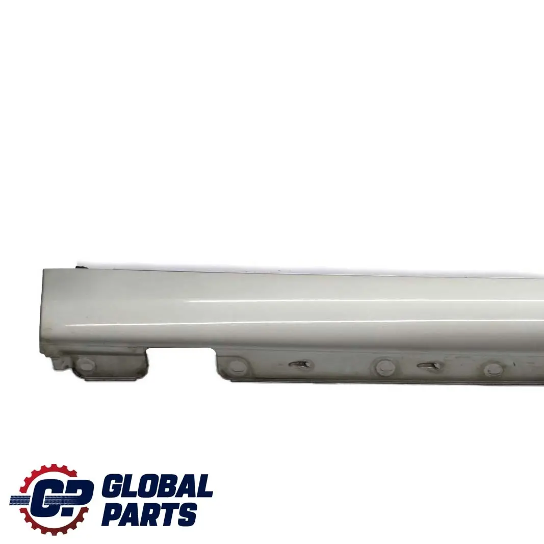 Embellecedor Umbral Puerta Derecha Plateado Brillante 744 para Mercedes W203 con número de pieza A2036980254 Mercedes W203 Embellecedor Umbral Puerta Derecha Plateado Brillante 744 - SKU A2036980254-BS - Número de pieza A2036980254