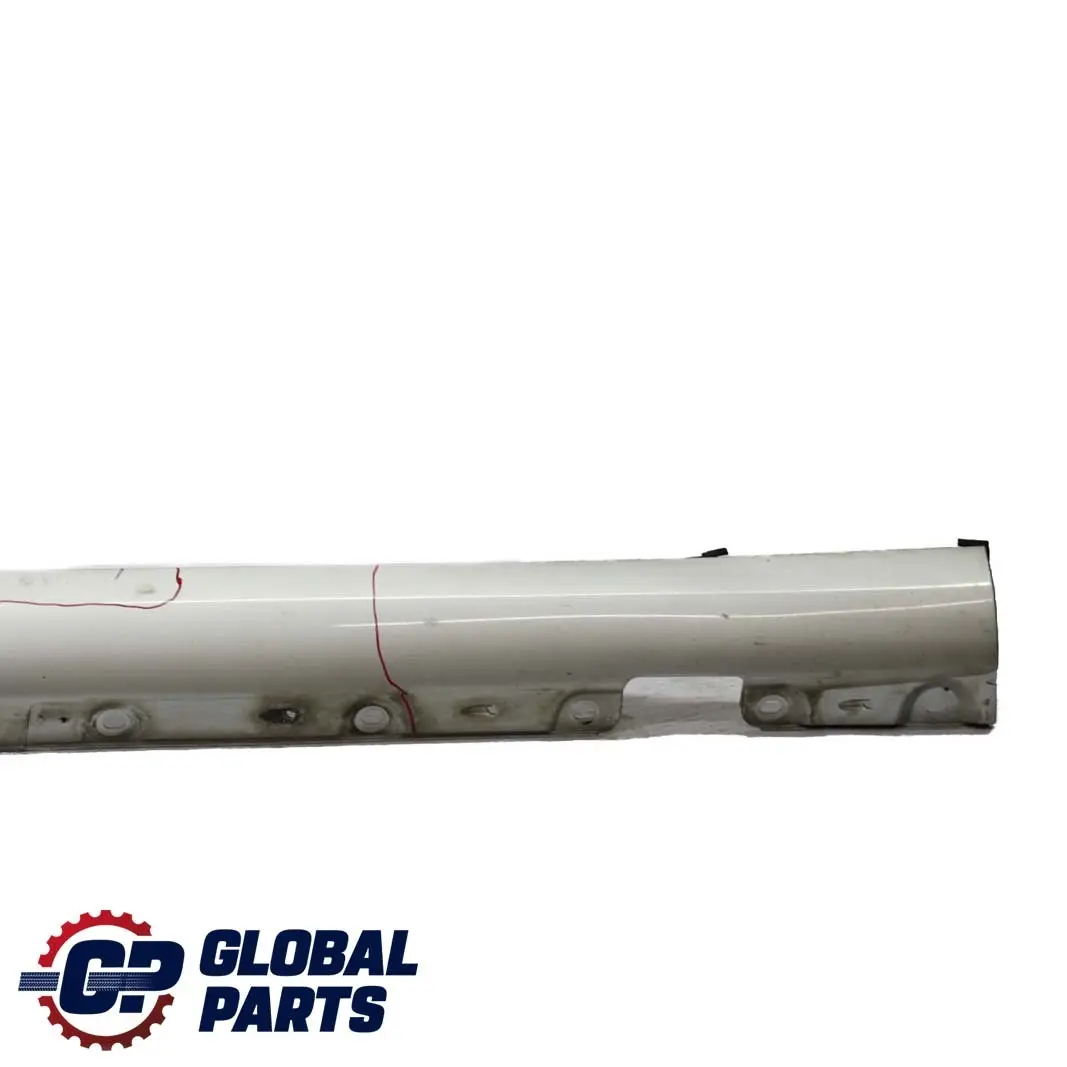 Embellecedor Umbral Puerta Derecha Plateado Brillante 744 para Mercedes W203 con número de pieza A2036980254 Mercedes W203 Embellecedor Umbral Puerta Derecha Plateado Brillante 744 - SKU A2036980254-BS - Número de pieza A2036980254