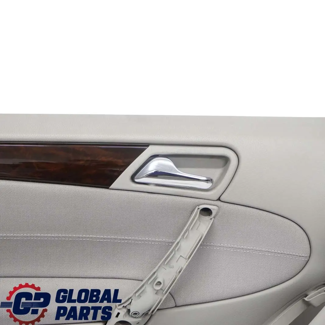 Mercedes-Benz Classe C W203 Revetement de Porte Gauche Tissu Alpaca Gris pour à propos du numéro de pièce A2037202972 Mercedes-Benz Classe C W203 Revetement de Porte Gauche Tissu Alpaca Gris - SKU A2037202972 - Numéro de pièce A2037202972
