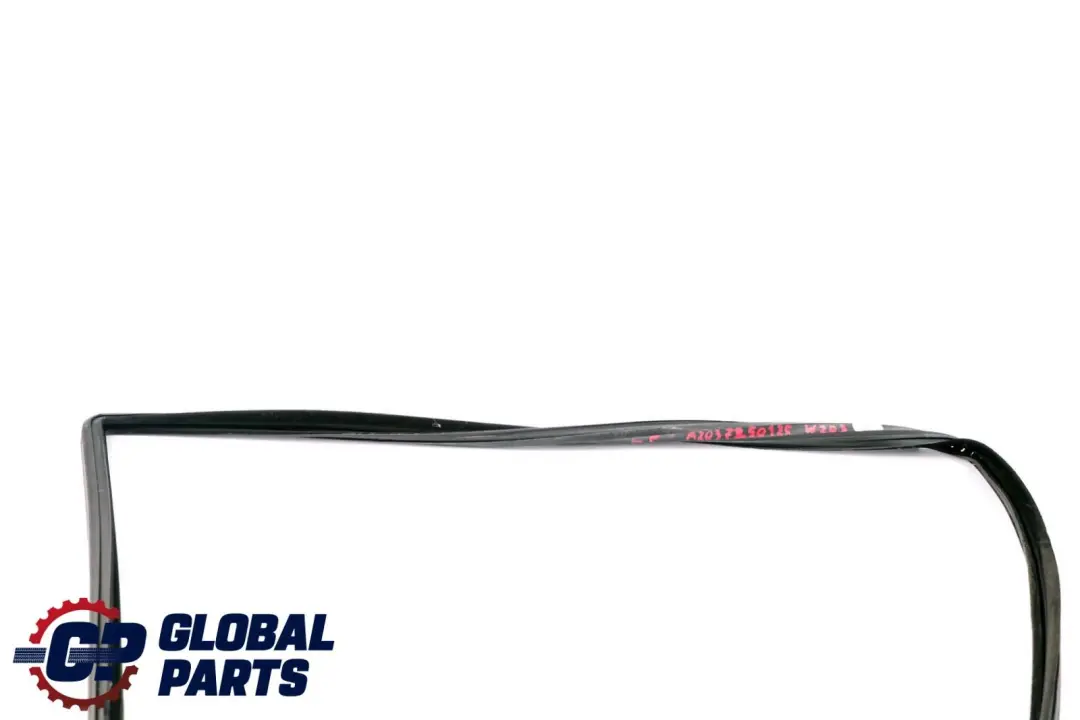 Mercedes-Benz W203 Porte avant Gauche Guidage de Fenetre pour à propos du numéro de pièce A2037250125 Mercedes-Benz W203 Porte avant Gauche Guidage de Fenetre - SKU A2037250125 - Numéro de pièce A2037250125