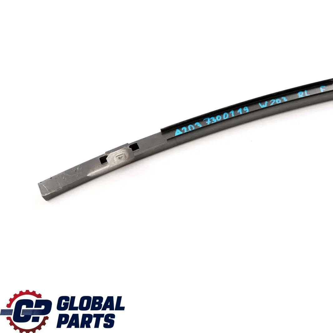 Finestrino posteriore sinistro Striscia rivestimento modanatura per Mercedes W203 con numero di parte A2037300119 Mercedes W203 Finestrino posteriore sinistro Striscia rivestimento modanatura - SKU A2037300119 - Numero di parte A2037300119