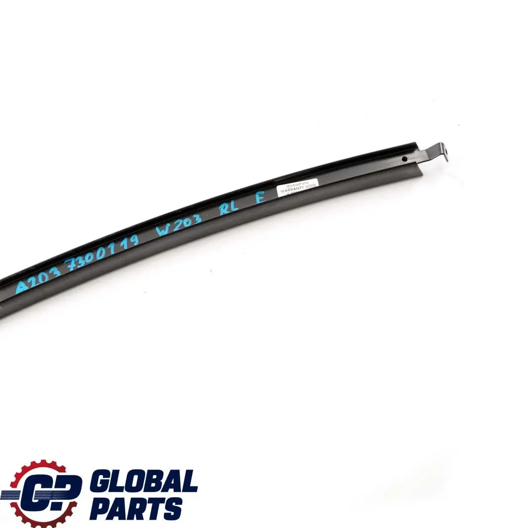 Finestrino posteriore sinistro Striscia rivestimento modanatura per Mercedes W203 con numero di parte A2037300119 Mercedes W203 Finestrino posteriore sinistro Striscia rivestimento modanatura - SKU A2037300119 - Numero di parte A2037300119