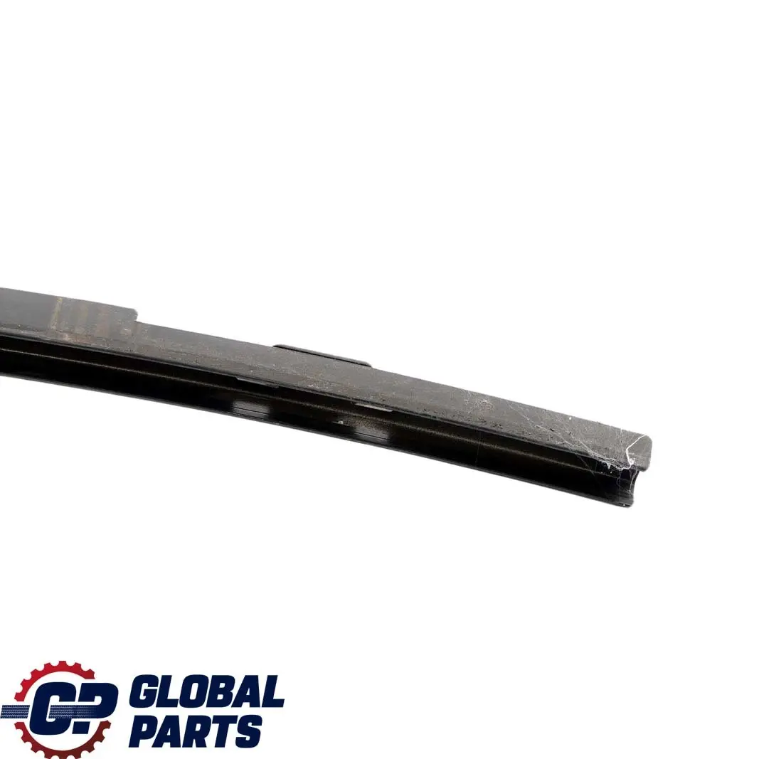 Finestrino posteriore sinistro Striscia rivestimento modanatura per Mercedes W203 con numero di parte A2037300119 Mercedes W203 Finestrino posteriore sinistro Striscia rivestimento modanatura - SKU A2037300119 - Numero di parte A2037300119