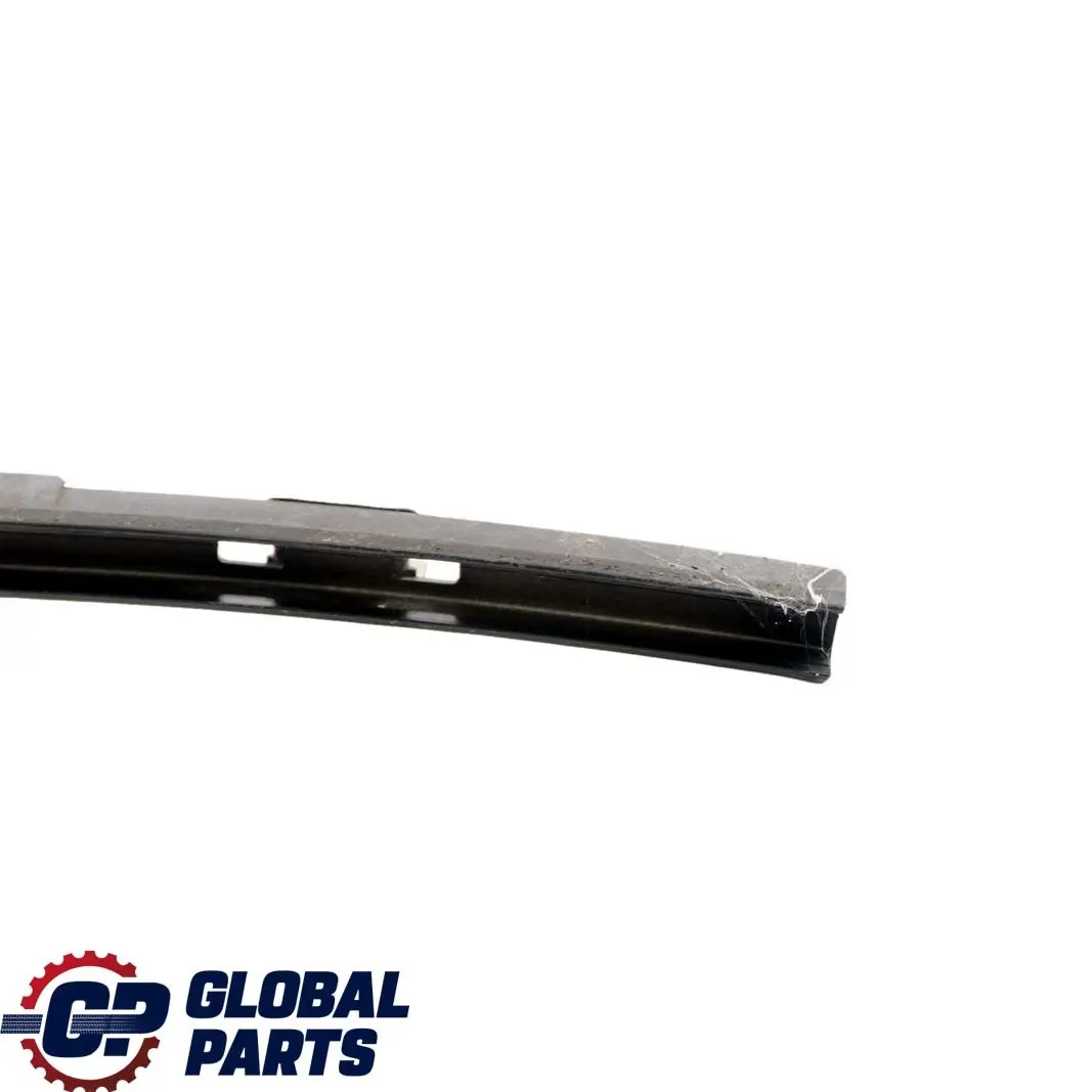 Finestrino posteriore sinistro Striscia rivestimento modanatura per Mercedes W203 con numero di parte A2037300119 Mercedes W203 Finestrino posteriore sinistro Striscia rivestimento modanatura - SKU A2037300119 - Numero di parte A2037300119