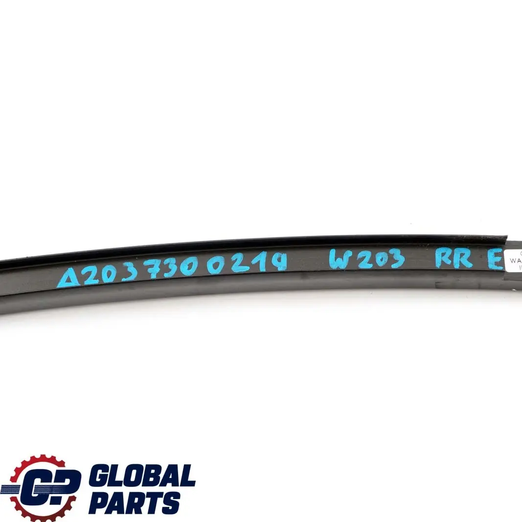 Clase C W203 Trasera Derecha O / Ventana Staybar Moldura tira De ajuste para Mercedes con número de pieza A2037300219 Mercedes Clase C W203 Trasera Derecha O / Ventana Staybar Moldura tira De ajuste - SKU A2037300219 - Número de pieza A2037300219