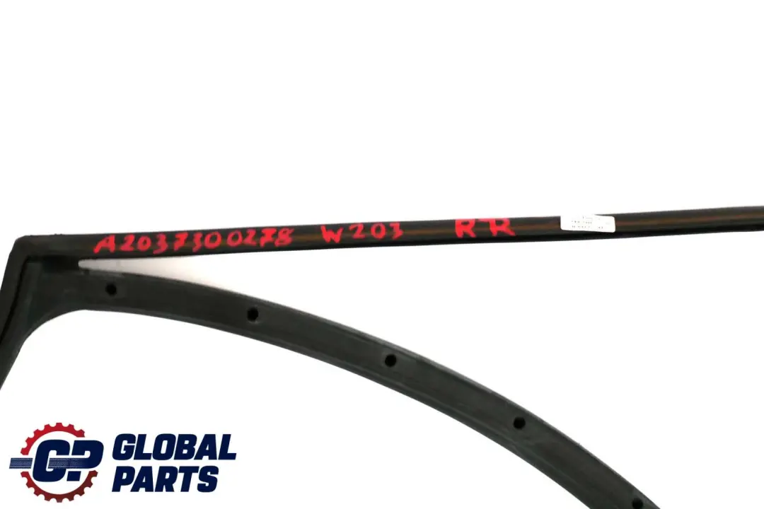 Porta Posteriore Destra Guarnizione Paraurti per Mercedes W203 con numero di parte A2037300278 Mercedes W203 Porta Posteriore Destra Guarnizione Paraurti - SKU A2037300278 - Numero di parte A2037300278