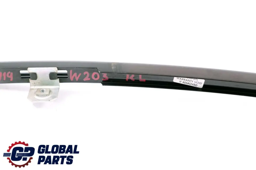 Guida finestrino posteriore sinistro N/S Trim Cover per Mercedes W203 con numero di parte A2037300919 Mercedes W203 Guida finestrino posteriore sinistro N/S Trim Cover - SKU A2037300919 - Numero di parte A2037300919