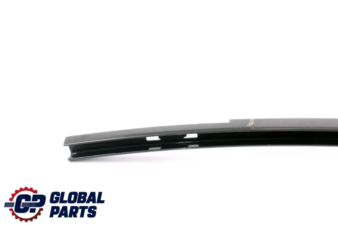 Mercedes W203 Guida finestrino posteriore destro O/S Trim Cover - SKU A2037301019 - Numero di parte A2037301019