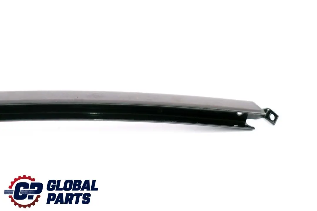 Mercedes W203 Guida finestrino posteriore destro O/S Trim Cover - SKU A2037301019 - Numero di parte A2037301019