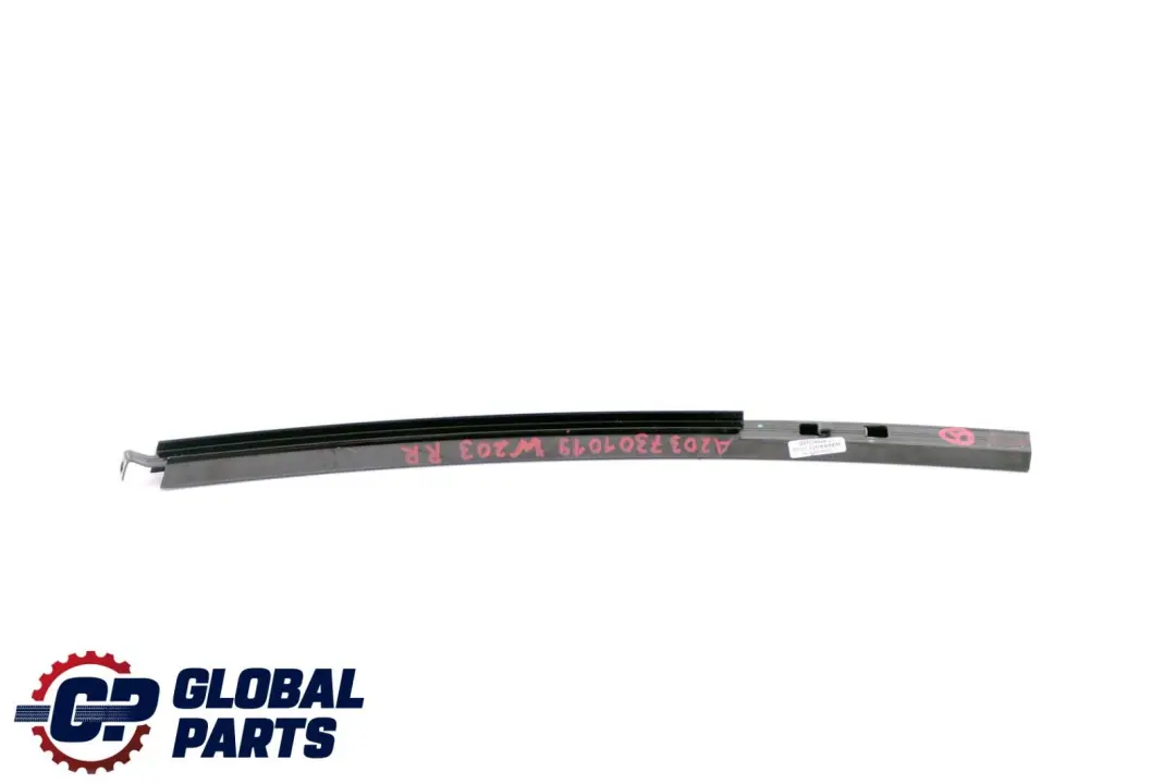 Mercedes W203 Guida finestrino posteriore destro O/S Trim Cover - SKU A2037301019 - Numero di parte A2037301019