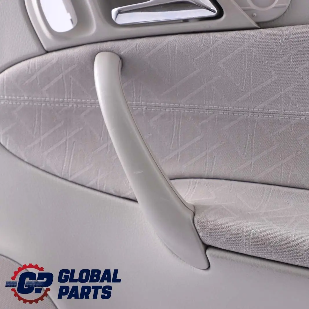 Trasera Derecha Tarjeta de Puerta del Panel de Ajuste Tela Beige para Mercedes W203 con número de pieza A2037304070 Mercedes W203 Trasera Derecha Tarjeta de Puerta del Panel de Ajuste Tela Beige - SKU A2037304070 - Número de pieza A2037304070