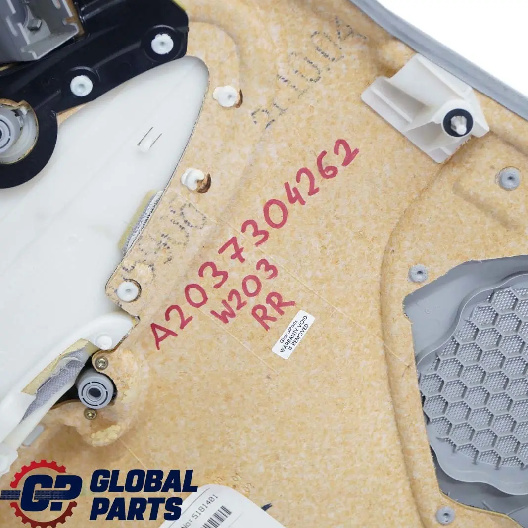 Trasera Derecha Panel De La tarjeta De puerta De tela gris alpaca para Mercedes W203 con número de pieza A2037304262 Mercedes W203 Trasera Derecha Panel De La tarjeta De puerta De tela gris alpaca - SKU A2037304262 - Número de pieza A2037304262