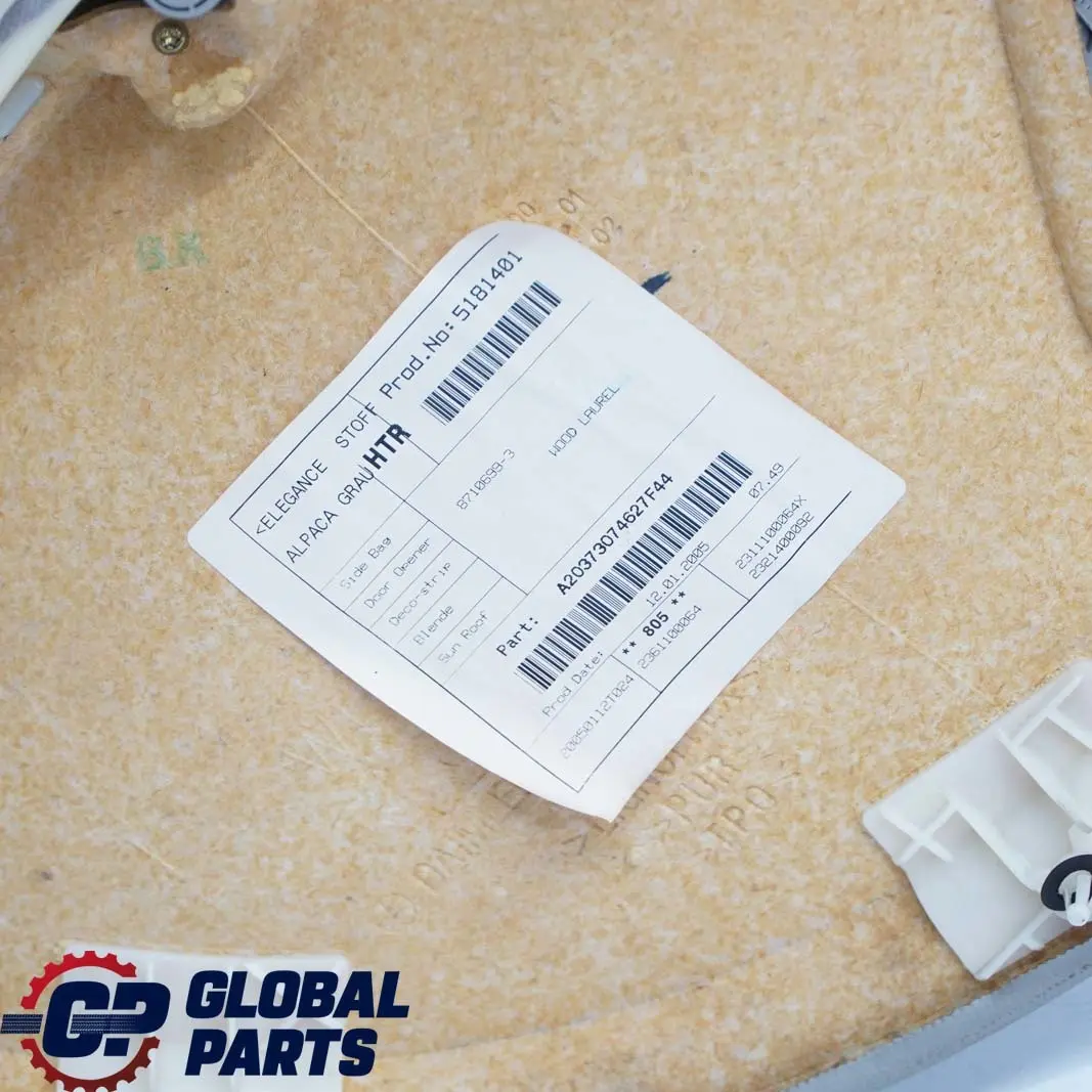 Trasera Derecha Panel De La tarjeta De puerta De tela gris alpaca para Mercedes W203 con número de pieza A2037304262 Mercedes W203 Trasera Derecha Panel De La tarjeta De puerta De tela gris alpaca - SKU A2037304262 - Número de pieza A2037304262