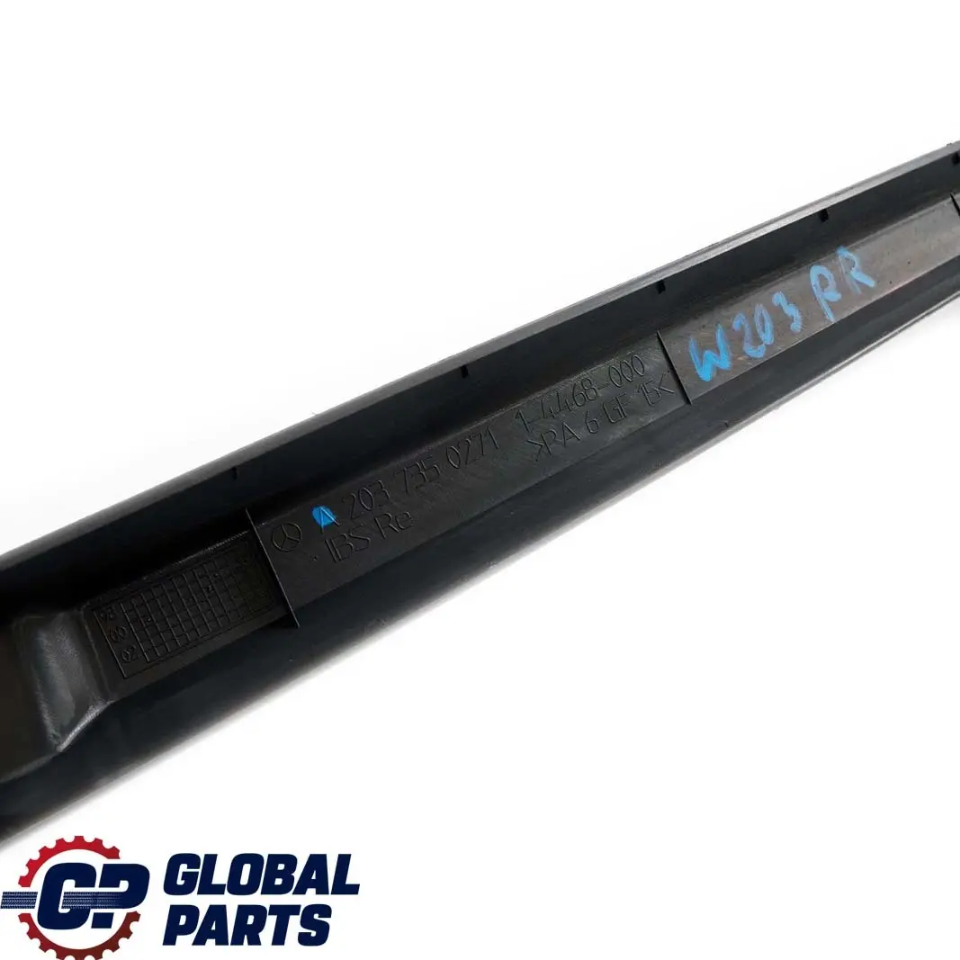 Posteriore destro O/S Porta Telaio Finestra Trim Cover per Mercedes W203 con numero di parte A2037350271 Mercedes W203 Posteriore destro O/S Porta Telaio Finestra Trim Cover - SKU A2037350271 - Numero di parte A2037350271