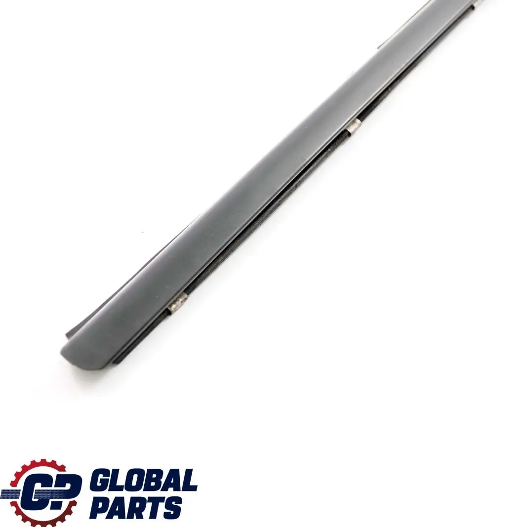 Modanatura striscia rivestimento esterna lunotto posteriore destro per Mercedes W203 con numero di parte A2037350665 Mercedes W203 Modanatura striscia rivestimento esterna lunotto posteriore destro - SKU A2037350665 - Numero di parte A2037350665