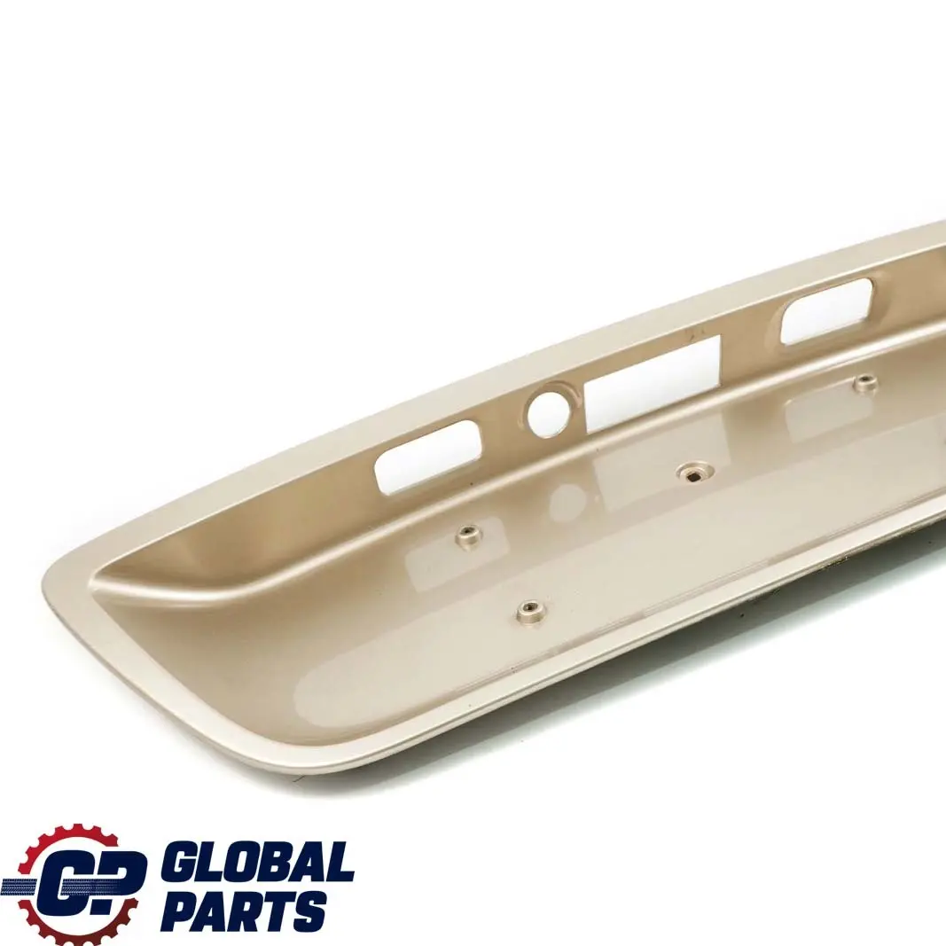 Mercedes W203 Porton Trasero Embellecedor Placa Numero Maletero Travertino Beige - SKU A2037500081-TRB - Número de pieza A2037500081