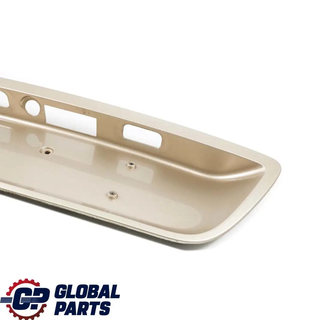 Mercedes W203 Porton Trasero Embellecedor Placa Numero Maletero Travertino Beige - SKU A2037500081-TRB - Número de pieza A2037500081