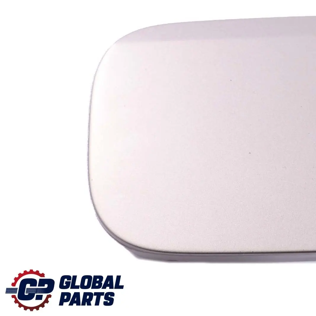 Mercedes CL203 Tapa del Deposito Combustible Cubierta Plata Cubanita Metalizada - SKU A2037500806-CS - Número de pieza A2037500806