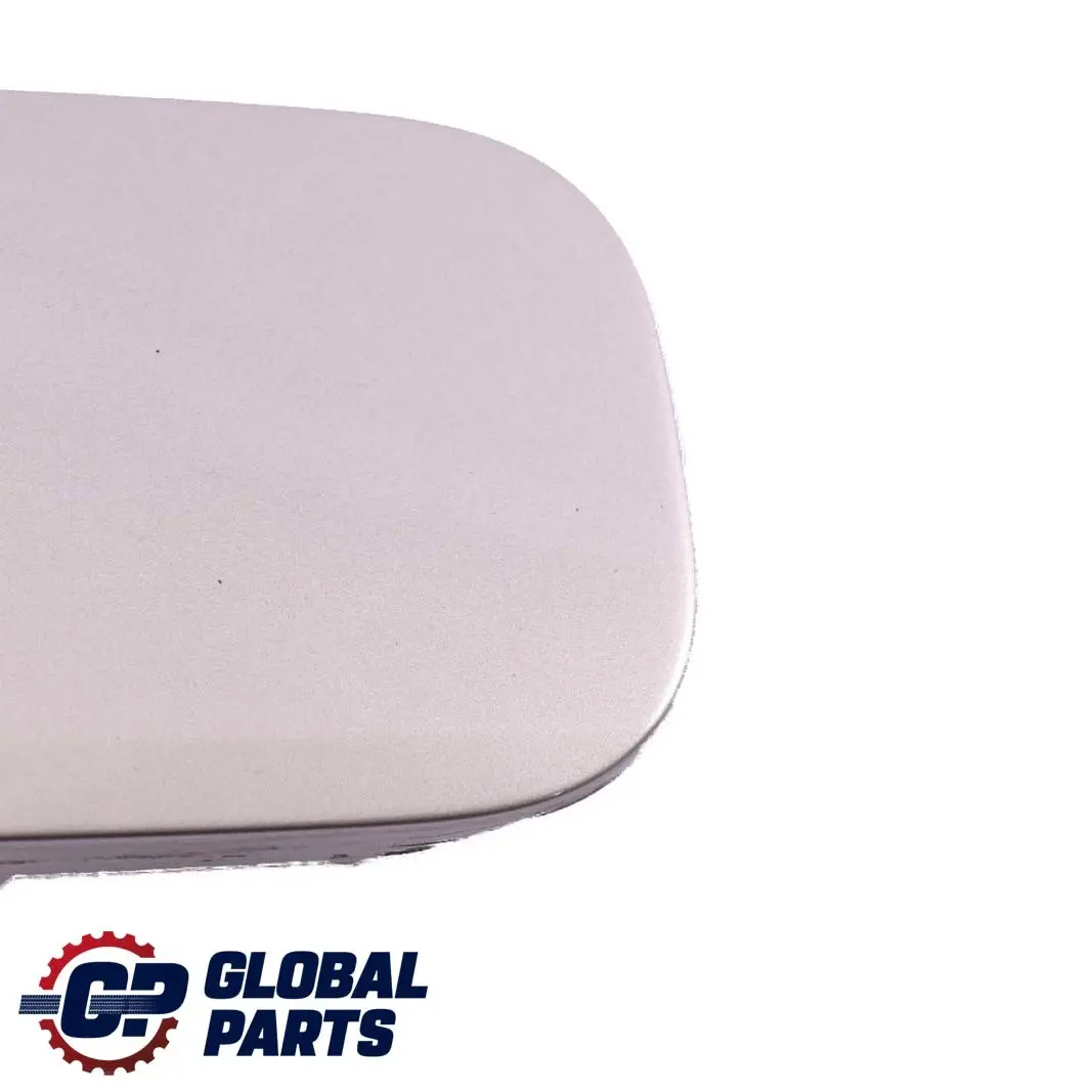 Mercedes CL203 Tapa del Deposito Combustible Cubierta Plata Cubanita Metalizada - SKU A2037500806-CS - Número de pieza A2037500806