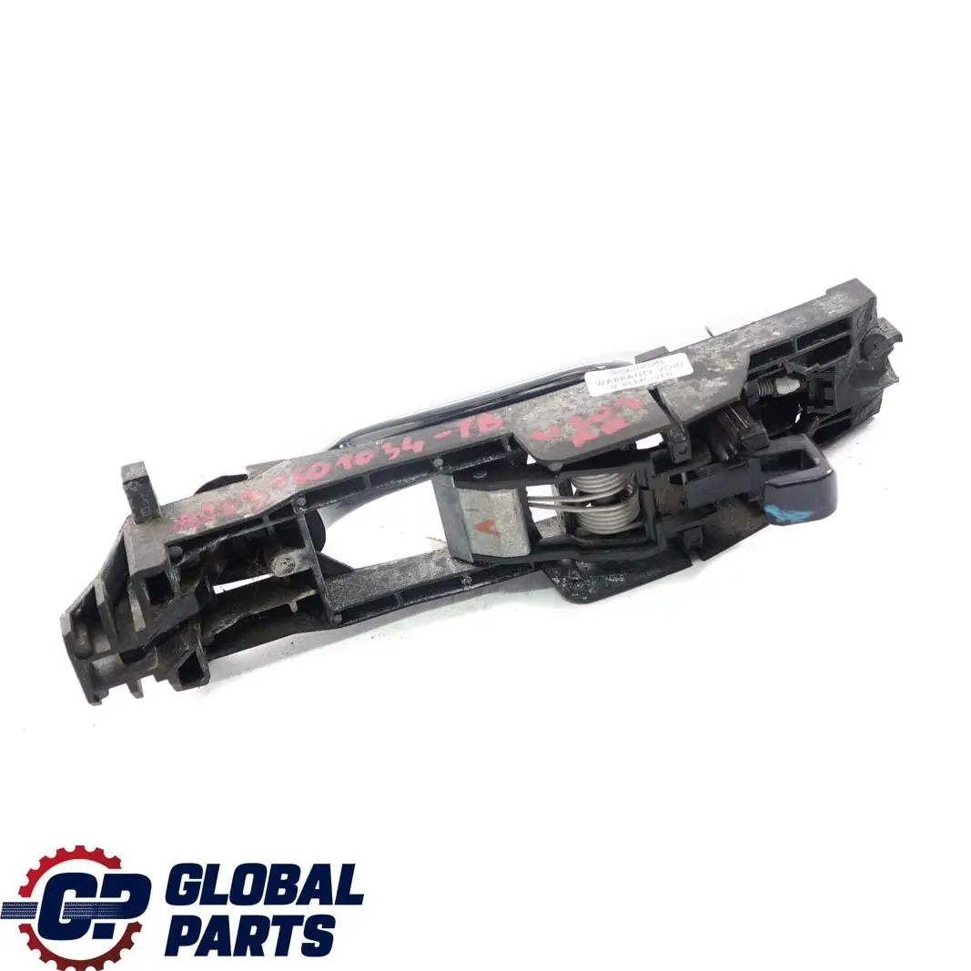 Tirador Puerta Trasera Derecha Azul Tanzanite Metalizado - 359 para Mercedes W203 con número de pieza A2037601034 Mercedes W203 Tirador Puerta Trasera Derecha Azul Tanzanite Metalizado - 359 - SKU A2037601034-TB - Número de pieza A2037601034