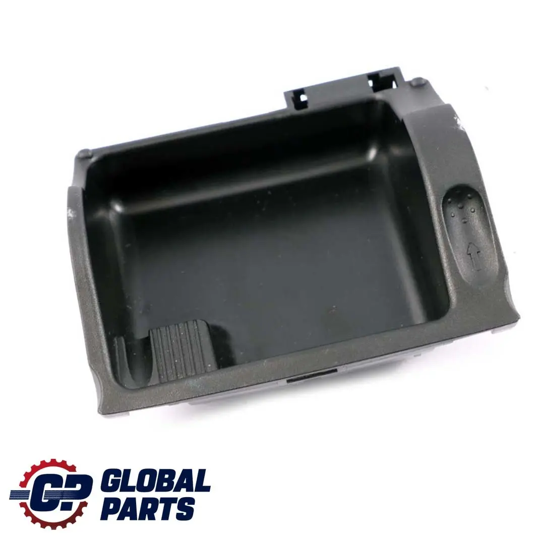 Mercedes-Benz Classe C W203 Inserto Posacenere Console Anteriore per con numero di parte A2036800130 Mercedes-Benz Classe C W203 Inserto Posacenere Console Anteriore - SKU A2038100130 - Numero di parte A2036800130