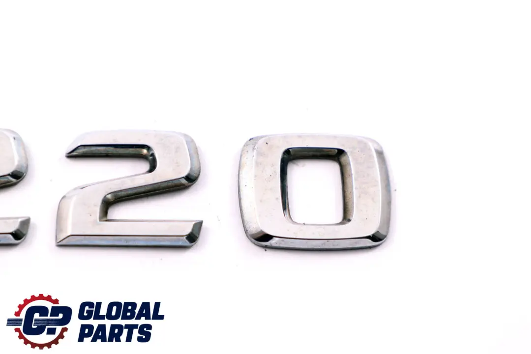 Mercedes CLC CL203 Lettrage d'emblème collé sur hayon du coffre arrière CLC 220 - SKU A2038174015 - Numéro de pièce A2038174015