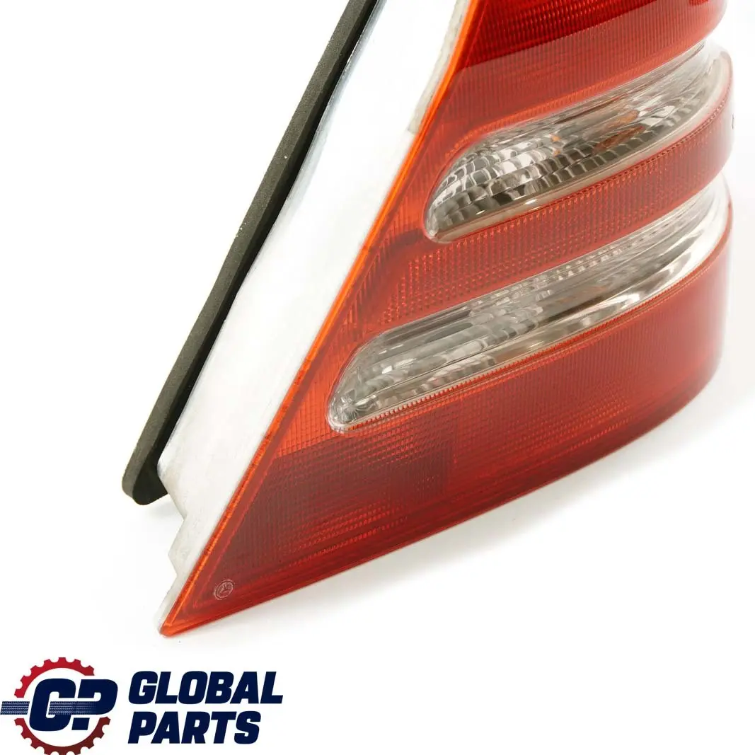 Luz Trasera Panel Lateral Trasero Derecho para Mercedes W203 con número de pieza A2038200264 Mercedes W203 Luz Trasera Panel Lateral Trasero Derecho - SKU A2038200264 - Número de pieza A2038200264