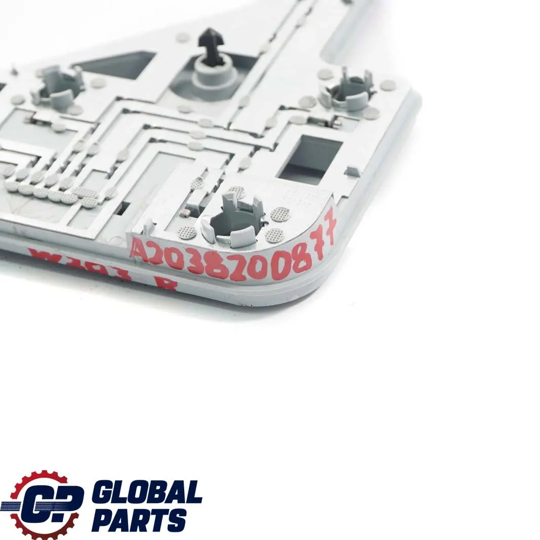 panneau latéral support d'ampoule prise arrière droite pour Mercedes W203 à propos du numéro de pièce A2038200877 Mercedes W203 panneau latéral support d'ampoule prise arrière droite - SKU A2038200877 - Numéro de pièce A2038200877