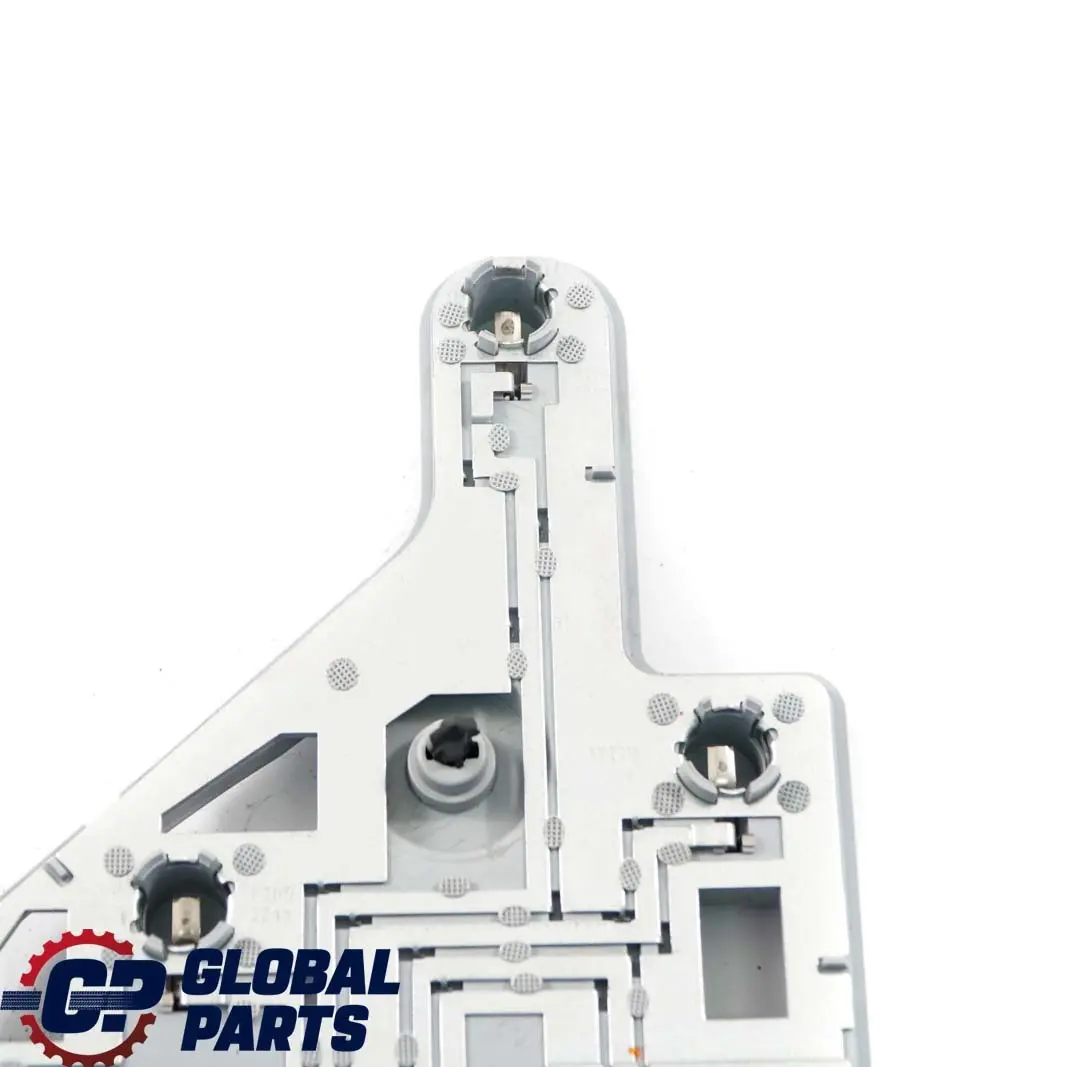Mercedes W203 panneau latéral support d'ampoule prise arrière droite - SKU A2038200877 - Numéro de pièce A2038200877