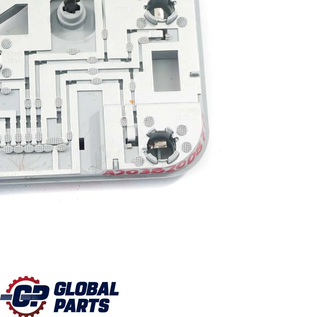 panneau latéral support d'ampoule prise arrière droite pour Mercedes W203 à propos du numéro de pièce A2038200877 Mercedes W203 panneau latéral support d'ampoule prise arrière droite - SKU A2038200877 - Numéro de pièce A2038200877